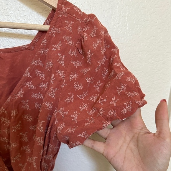 American Eagle cross over wrap tie floral crop top coral dusty red puff sleeve - Picture 6 of 8